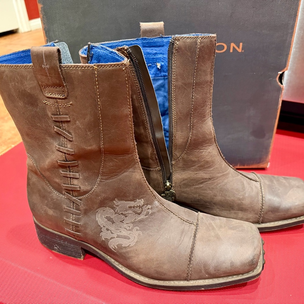 Mark Nason Rock Never Dies Mens Size 11 Brown Leather Zipper Boots Dragon Design